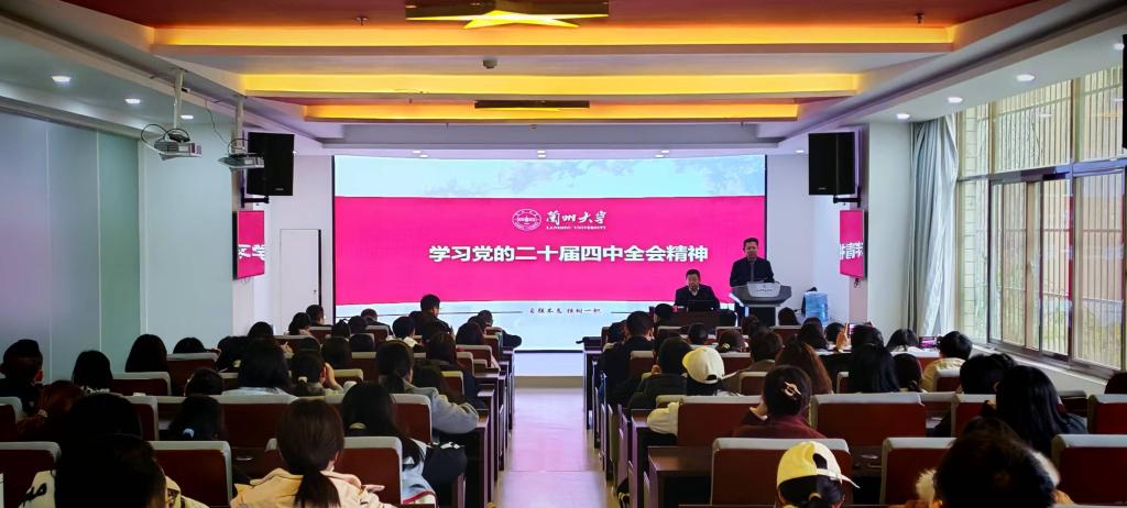 中央马工程首席专家刘先春教授应邀为澳门网投唯一官网师生作专题报告